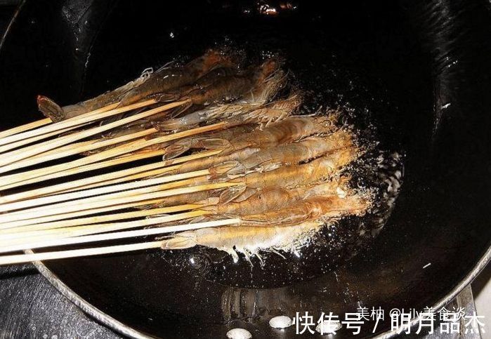 干掉|虾别再煮着吃了,我换种做法外酥里嫩,老公一口气干掉一盘,佩服