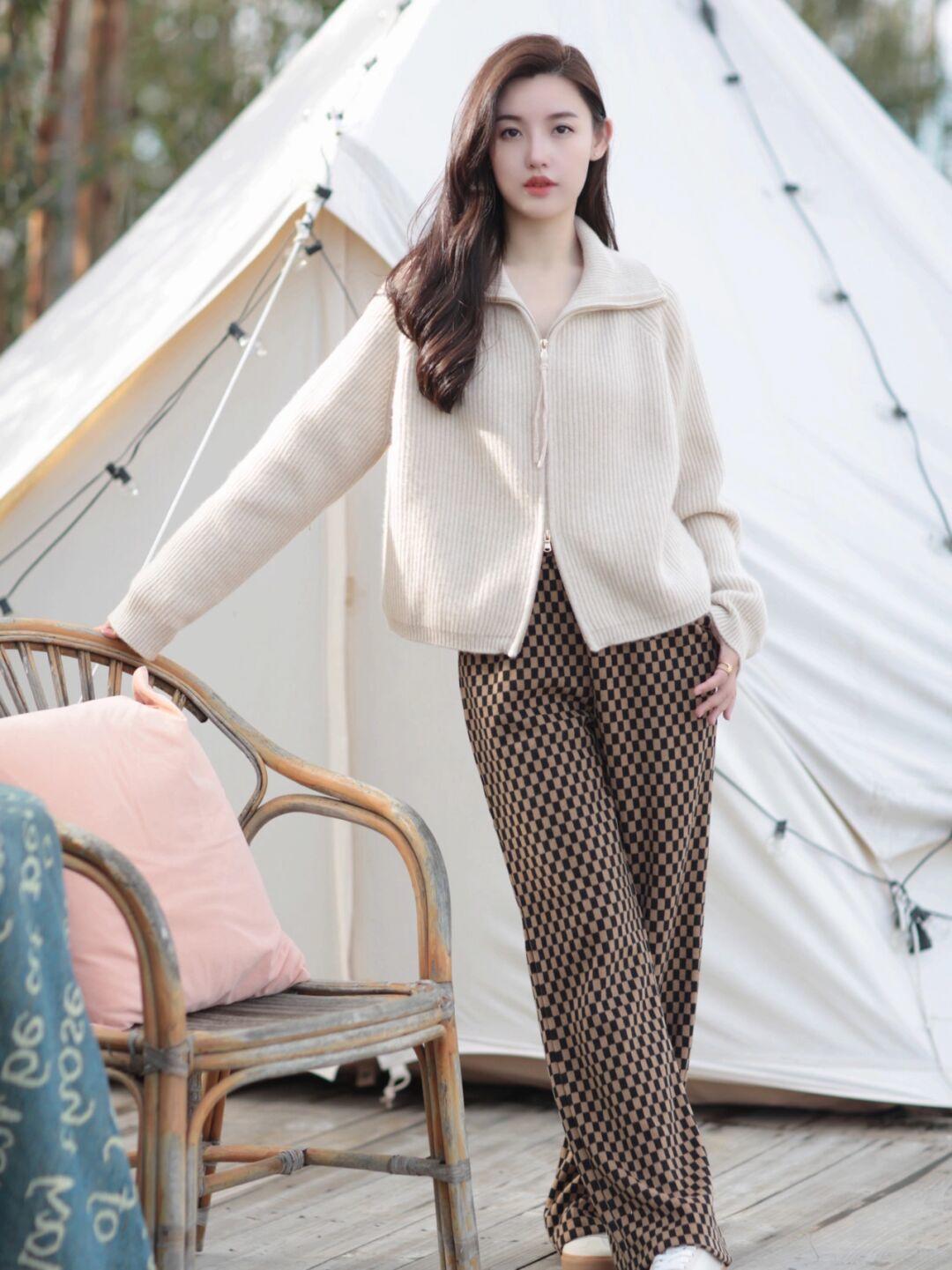 学院风 这些才是“毛衣”的高级穿法,简约优雅又显气质,谁穿都美