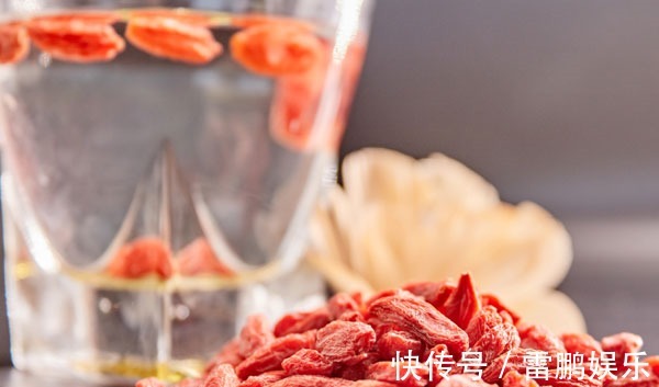 枸杞煮汤|十人泡枸杞九人没泡对,如若做到几点,营养或许还能再翻一倍