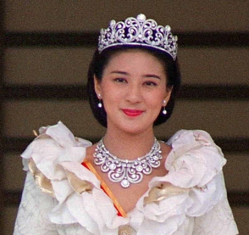 皇后|这套首饰是日本皇室的象征，只有皇后能佩戴，雅子至今才戴过耳钉