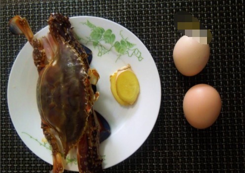 梭子蟹别再清蒸水煮了,加2个鸡蛋蒸蛋羹,汤鲜味美,别提多好吃