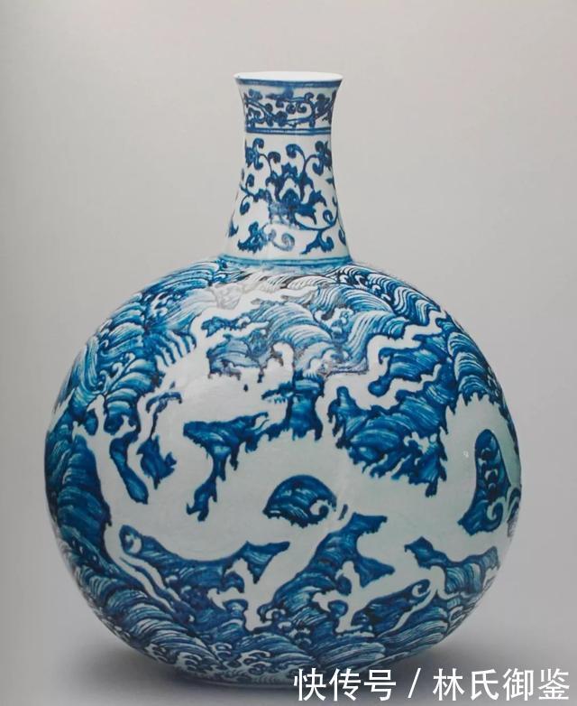 乾隆皇帝钟爱有加的瓷器——(抱月瓶)