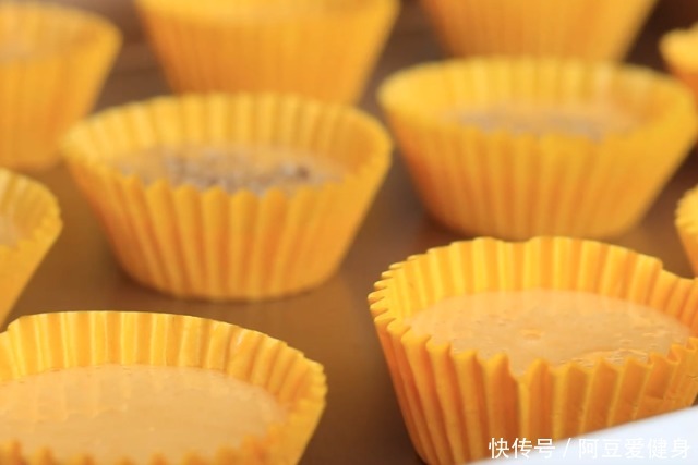 一滴水|最简单蛋糕做法一搅一拌两步出锅,不加一滴水和油,全家抢着吃