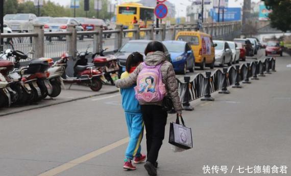 不打扮的妈妈和常打扮的妈妈，带出来的孩子，长大后差距很明显