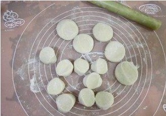 西葫芦别再炒着吃了,做成馅饼更营养,好吃还不贵,简单又易做!