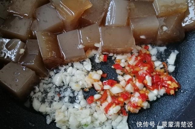 天热,我家这菜一周吃6次,冷热均可,Q弹劲道,怎么吃都不腻