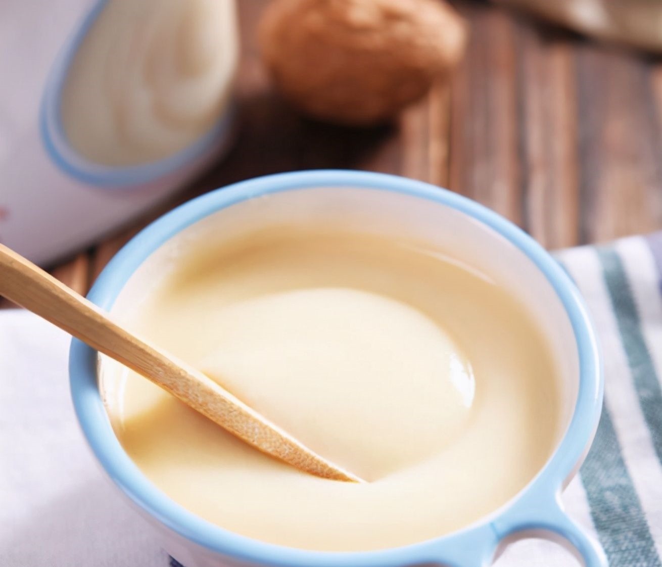 辅食|想让宝宝顺利接受辅食?除了米粉选择正确以外,喂养方式也很关键