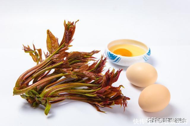 买香椿时,聪明人看见这5种香椿扭头就走,菜贩:我自己都不吃