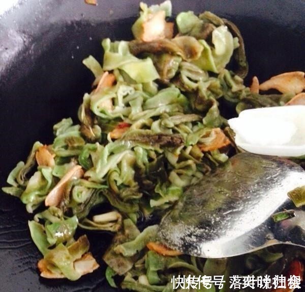 安神|失眠多吃这个菜，健脑安神，一觉睡到天亮，黑眼圈也消失啦