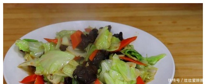 做法|爱吃包菜记得收藏,学会这种特色做法,一整个包菜不够吃!