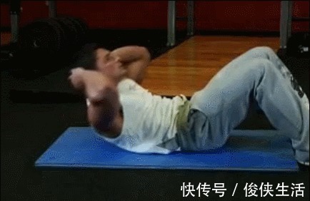 卷腹|卷腹锻炼中,做到3个方面,可以避免脖子酸痛