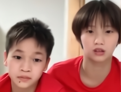 张家齐吐槽全红婵:干嘛捏我腿是不是有毛病,全红婵听后偷偷坏笑