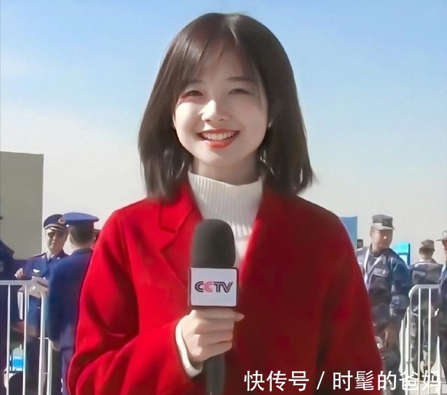 董明珠|央视记者王冰冰美成漫画女主,穿蓝色西装好水嫩,董明珠看了都爱!