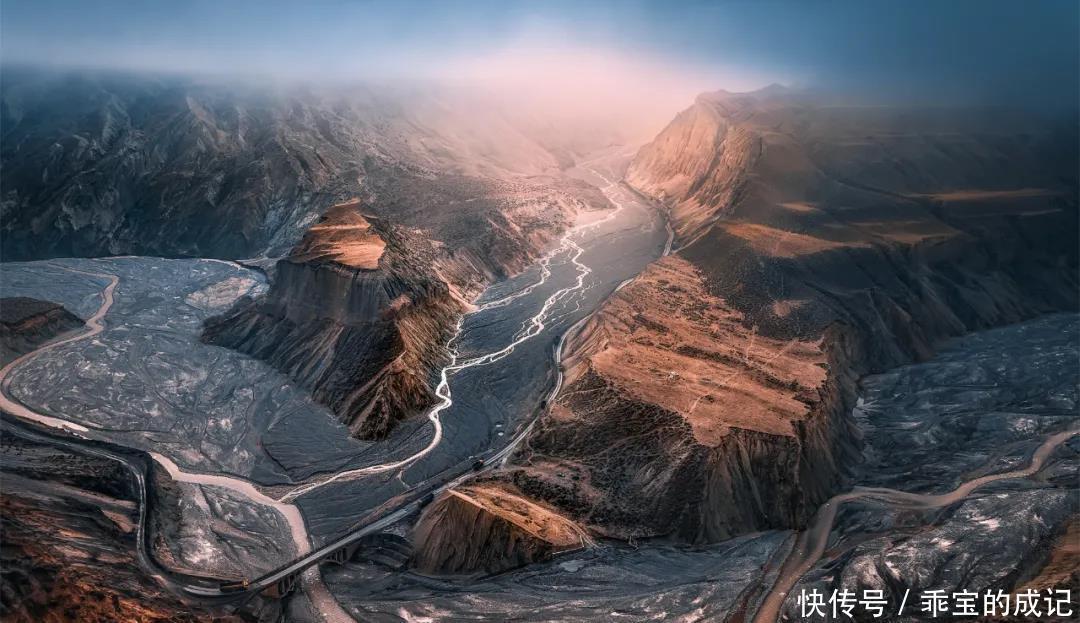 巴音布鲁克|横跨崇山峻岭，穿越深山峡谷，独库公路“纵贯天山的景观大道”