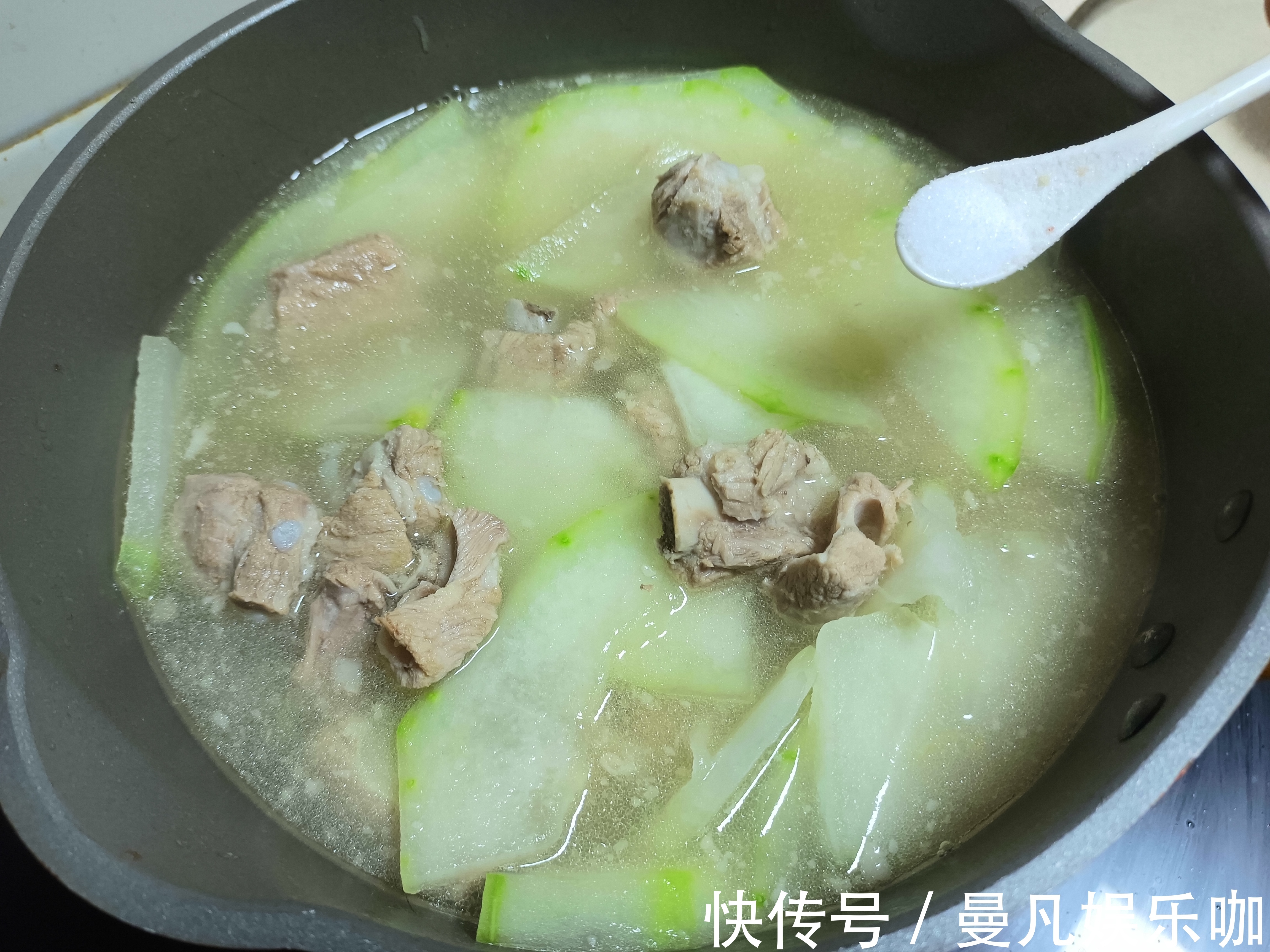 腥味|炖排骨时有人焯水,有人直接炖,全不对!这才是正确做法,太香了