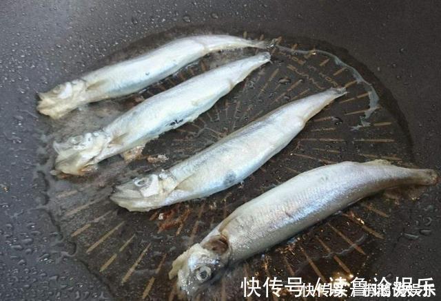 多春鱼|煎鱼时，记住2个要点，不管啥锅啥鱼，都不破皮不粘锅，鱼肉鲜嫩