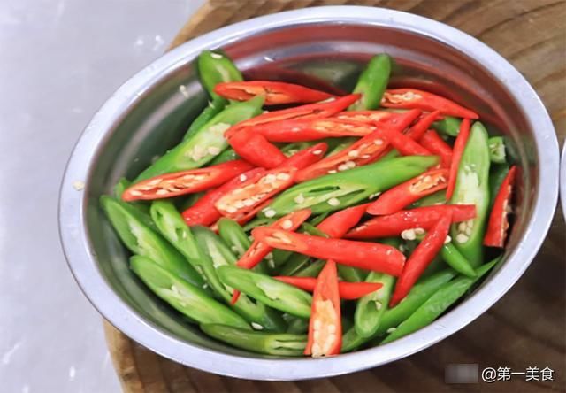 好吃|小炒肉怎么做才好吃,掌握这几个窍门,肉片焦香不油腻,香辣下饭