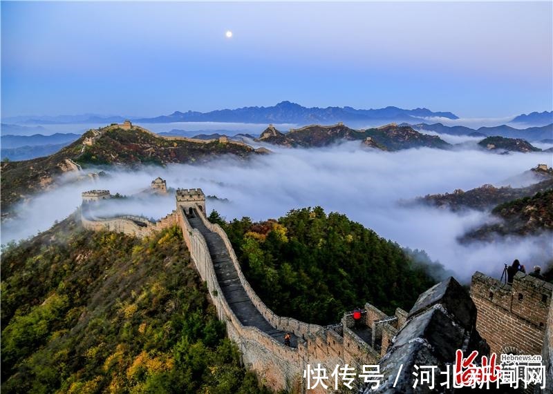 郭泽民！长城，在这里将高山、雄关、大海连成一体。