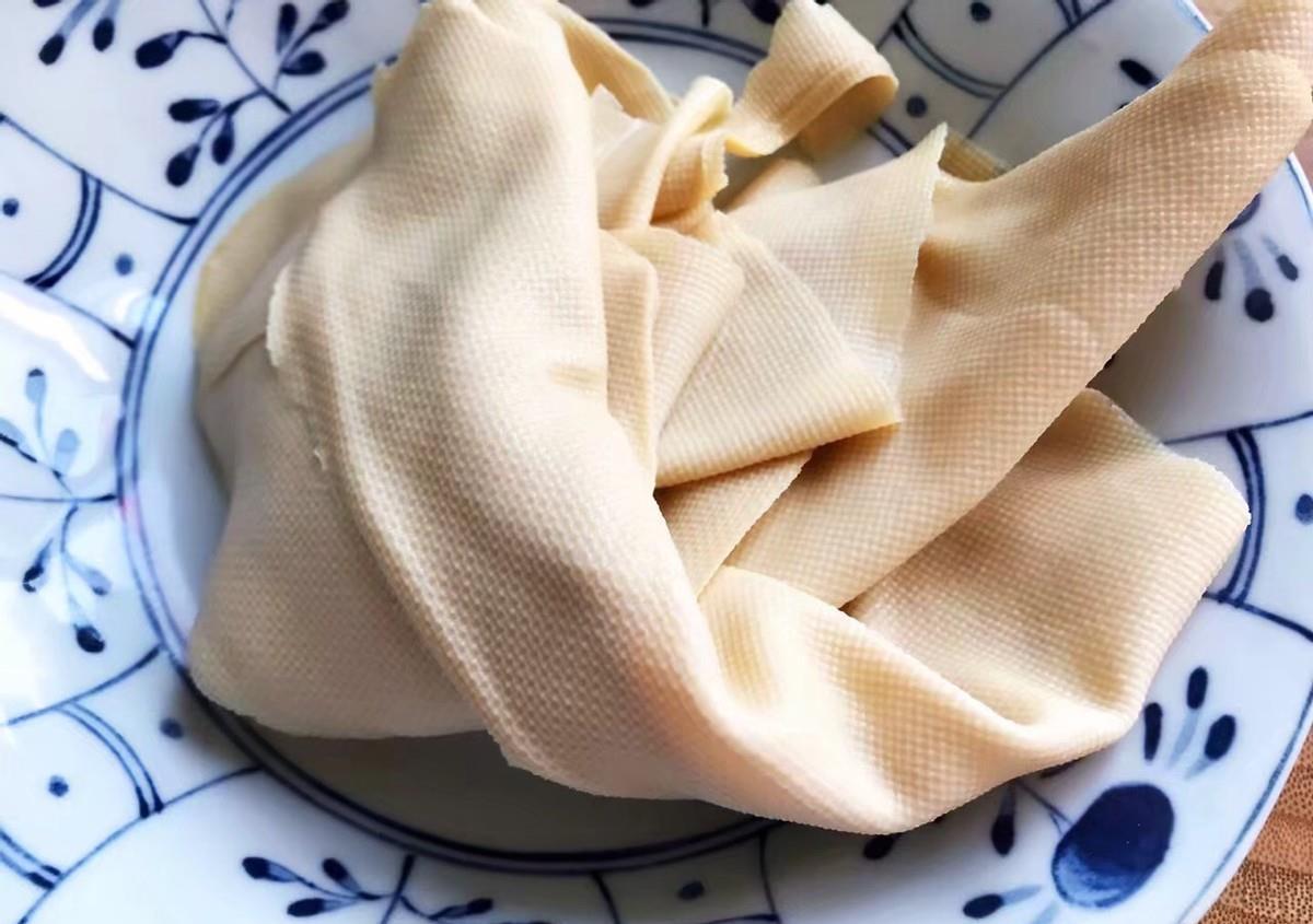 凉拌菜|夏天不能错过这道菜,豆腐皮和木耳搭配,简单拌一拌就上桌