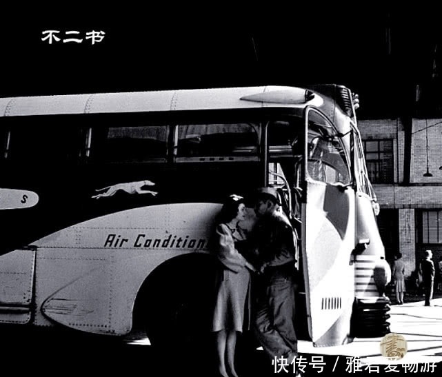 出征|老照片:二战时期美军将士出征场面,亲属咬唇含泪依依不舍