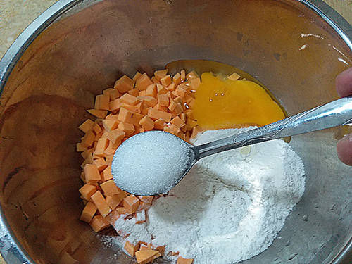 10分钟搞定早餐红薯饼，不蒸不油炸，香甜软糯，出锅都抢着吃