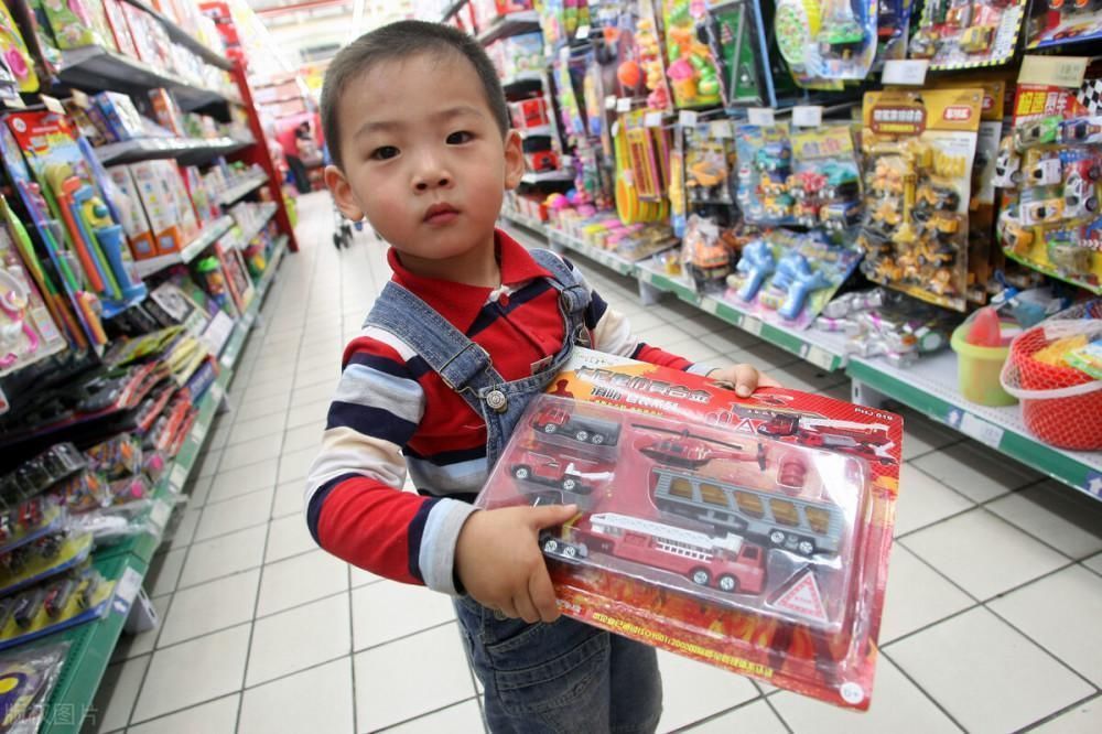 “玩具多”和“玩具少”的孩子究竟有什么不同?专家:十年后差距很明显