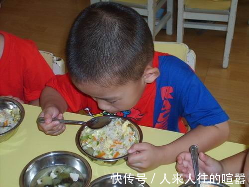 夏季|劝告夏季3个时间别强迫娃喝水,易伤脾胃积食,家长别不当回事