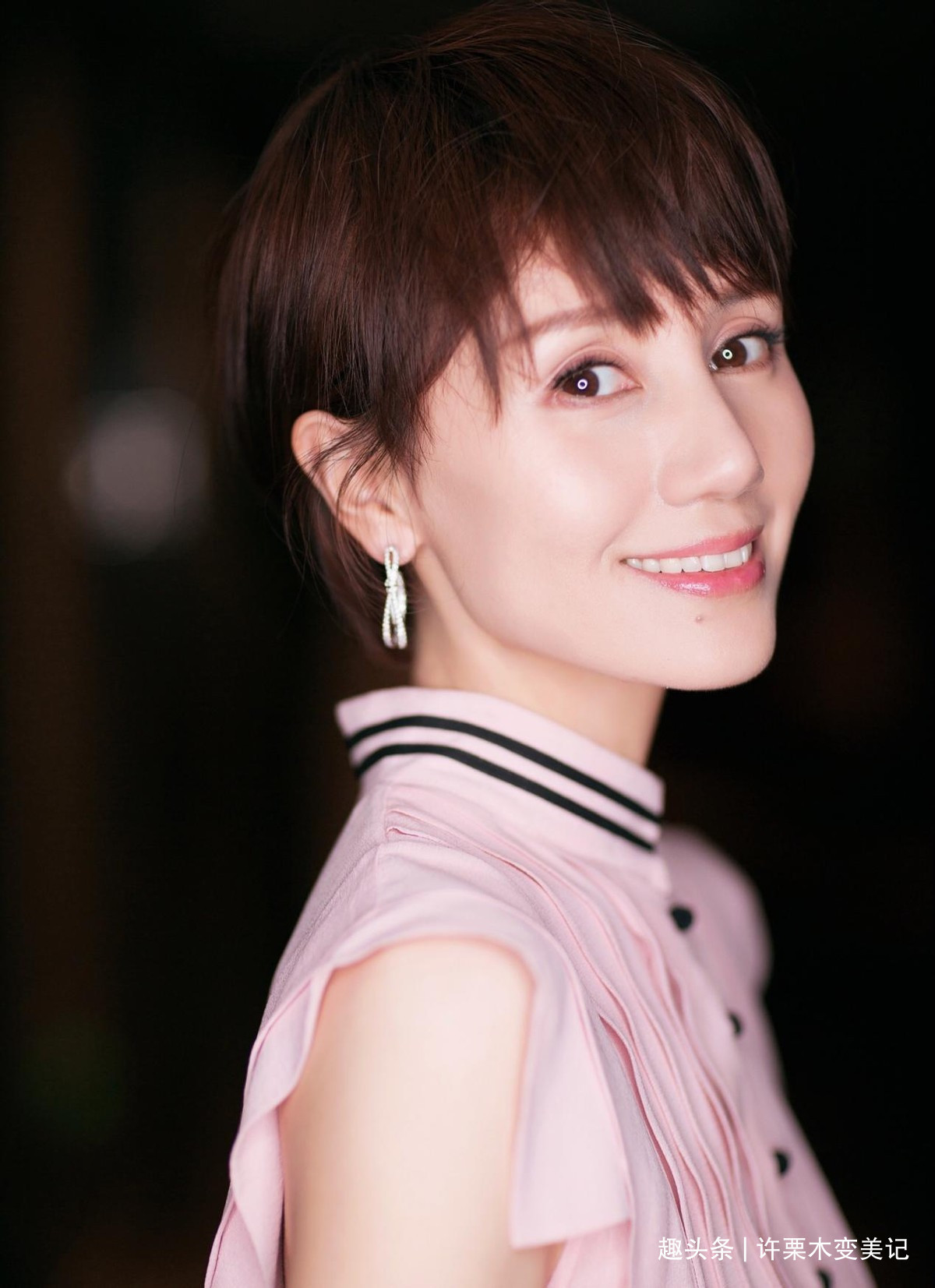 女性|奔五的女人尽量别留长发、烫卷发,推荐这5款发型,太减龄了