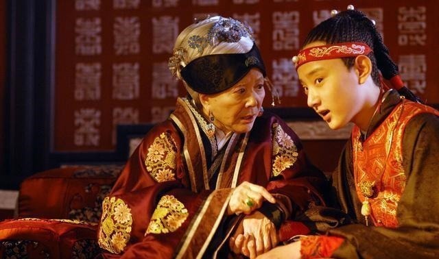 鸳鸯$贾母为何拿20两银子给薛宝钗过生日?你看她平时给林黛玉多少钱