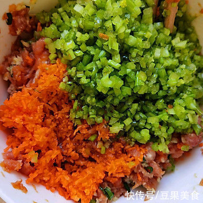 减肥也能吃芹菜胡萝卜鲜肉饺子,不信?看这里