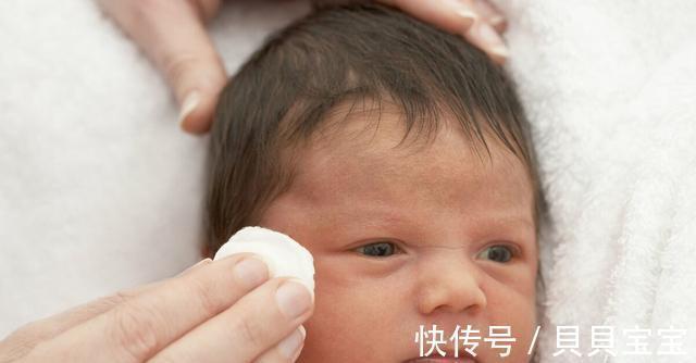 洗脸|满月后的宝宝，家长如何做好喂养、起居护理、早教？附上详细方法