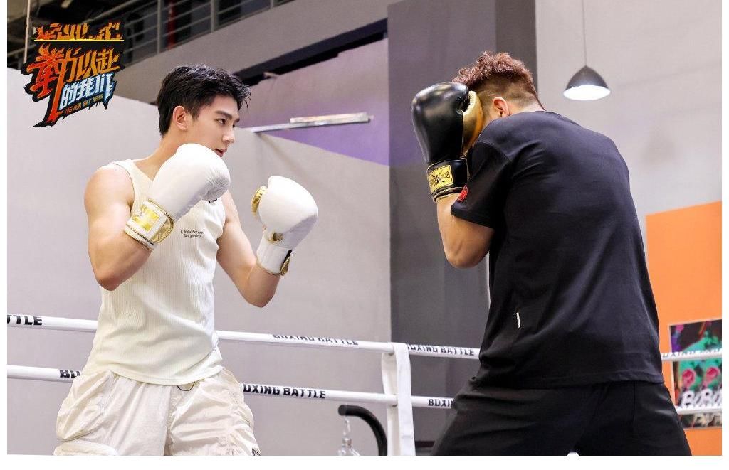 拳击|《拳力以赴的我们》开播，张伟丽1V24，硬朗的明星真人秀