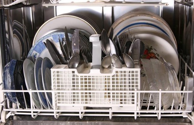 洗洁精|这样洗碗相当“喝毒”多数家庭中招，为了健康，别再傻傻忽视了