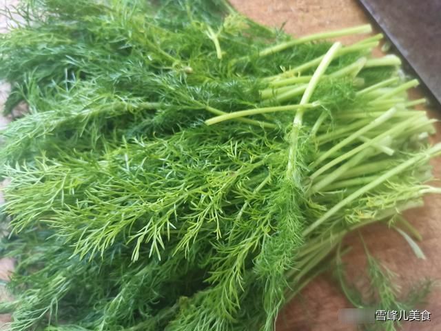 发酵|夏天这菜蒸包子清香好吃健脾胃，韭菜芹菜靠边站，暄软馅大吃不够