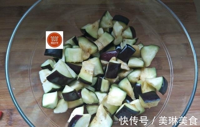 红绿辣椒|我做的烧茄子,不油炸更入味,隔天就做一次,孩子多吃一碗饭!