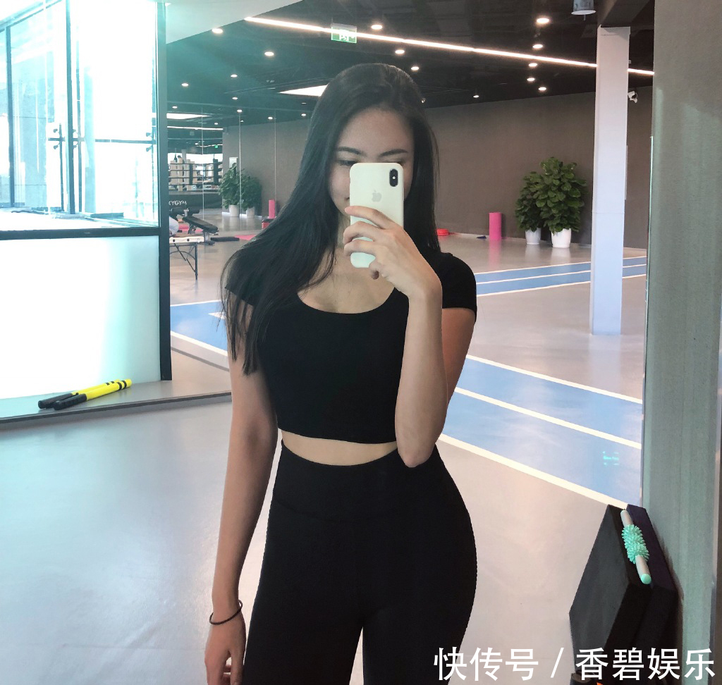 搭配 紧身打底裤小姐姐的搭配气质出众,穿着时尚舒适
