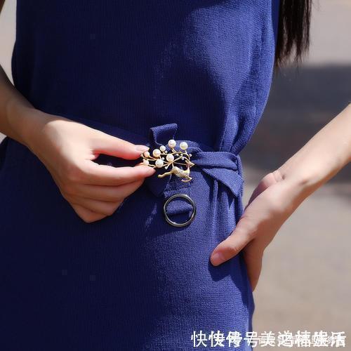 舞者|秋冬一款胸针胜过10件大牌珠宝,get胸针的佩戴方式!