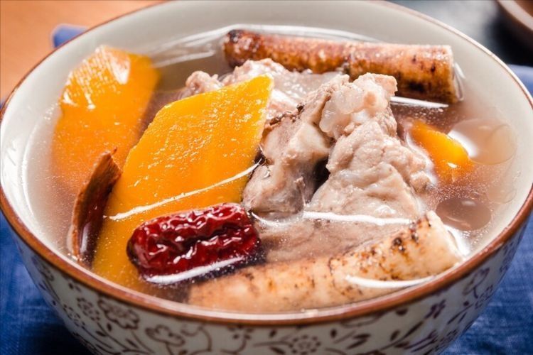 炖大骨头汤，切忌直接加水炖，谨记重要2步，骨汤更香更浓白