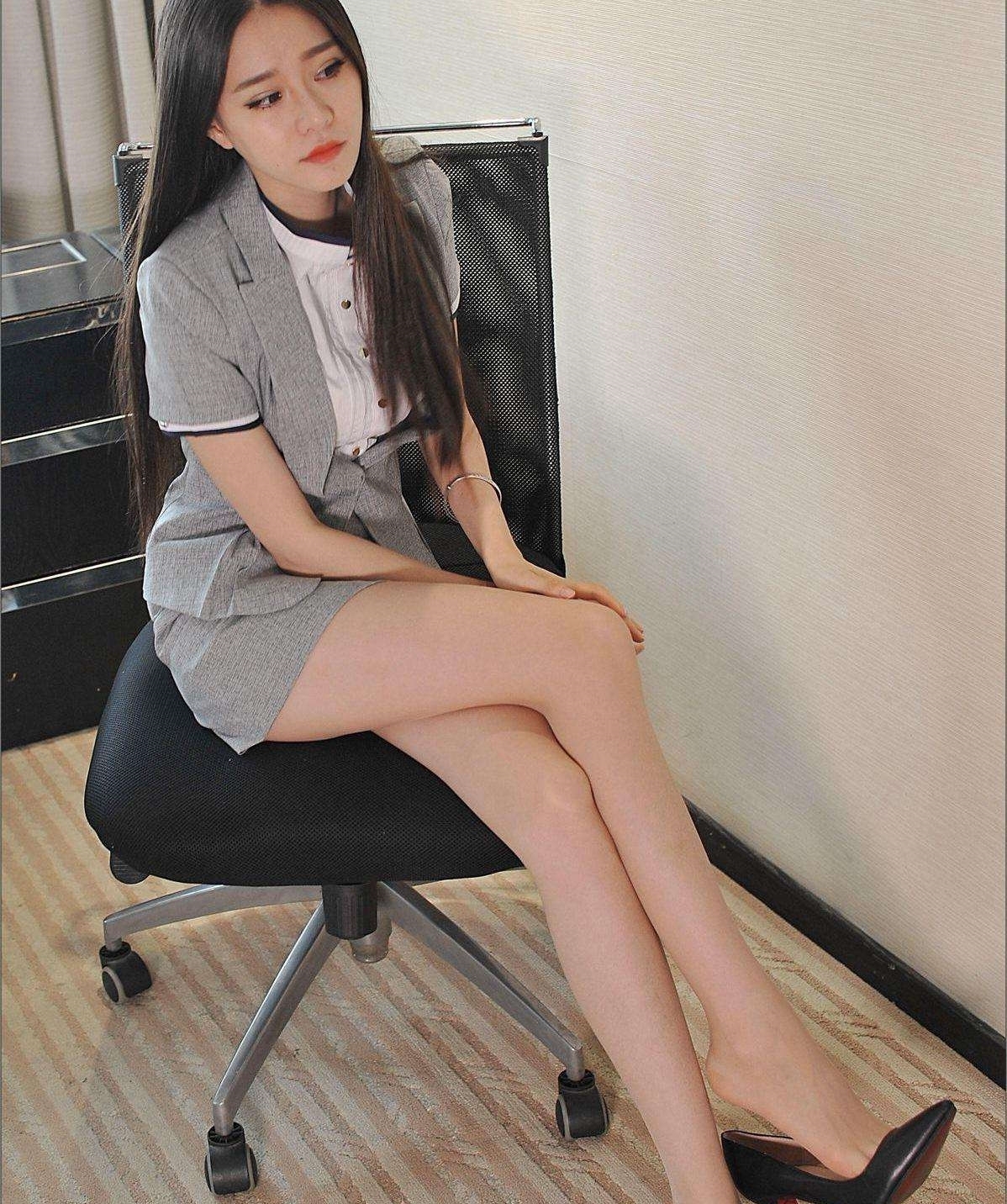 轻松|GIF轻松一刻:妹子这样自娱自乐好吗?