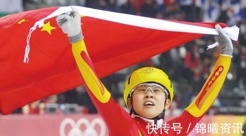 全家福|罕见！中国短道速滑“大魔王”王濛晒全家福：一家三口其乐融融