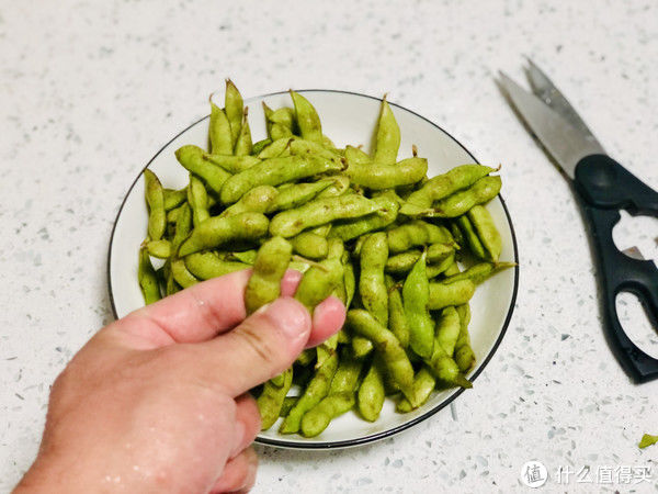 鲜嫩|烧烤店师傅透漏：煮毛豆多加一步，颜色翠绿还入味儿，想不香都难