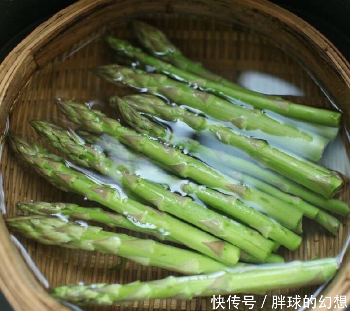 春吃芦笋好处多,买时看“4处”就够了,脆嫩又新鲜,一挑一个准