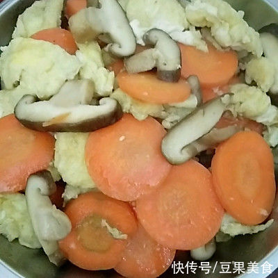 胡萝卜炒鸡蛋|香菇胡萝卜炒鸡蛋