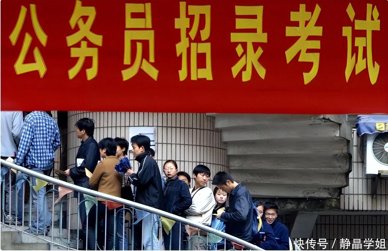 安徽一气质美女干部走红，47岁就达副省部级别，学历履历令人敬佩