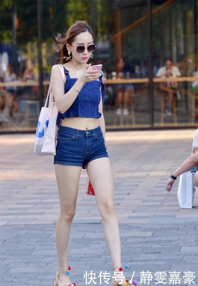 知识|中腰牛仔短裤搭配一件牛仔吊带,露脐装这样搭配,长知识了