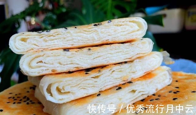 自从学会这个烤饼的做法，早餐更美味了，外皮酥脆，内里多层柔软！