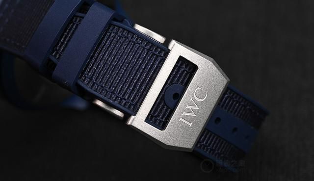 万国飞行员 又添陶瓷新作 品鉴万国飞行员计时腕表“蓝天使”特别版