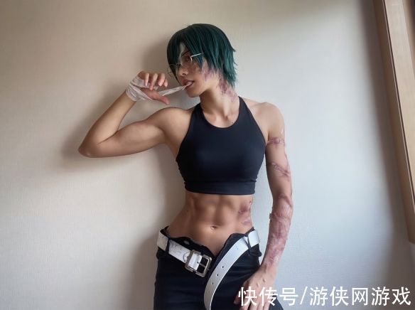 coser|美女推主Cos空条徐伦完美还原JoJo立！身材线条太完美