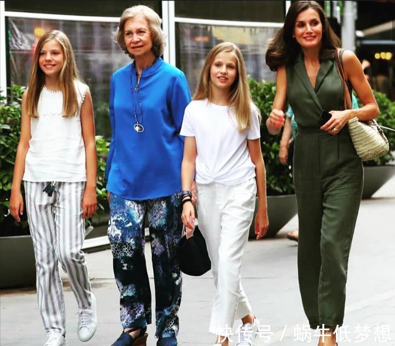 女王|16岁女王储清纯可人,扎马尾辫穿蓝白配,只是个头比小两岁妹妹矮