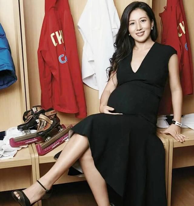 杨倩|“冠军之王”——杨扬，穿西装职业又气质，创造了速滑“传奇”